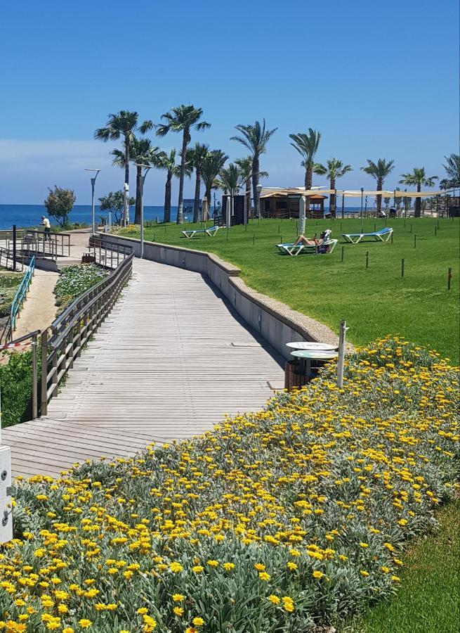 Pernera 33 Beach House Protaras Bagian luar foto